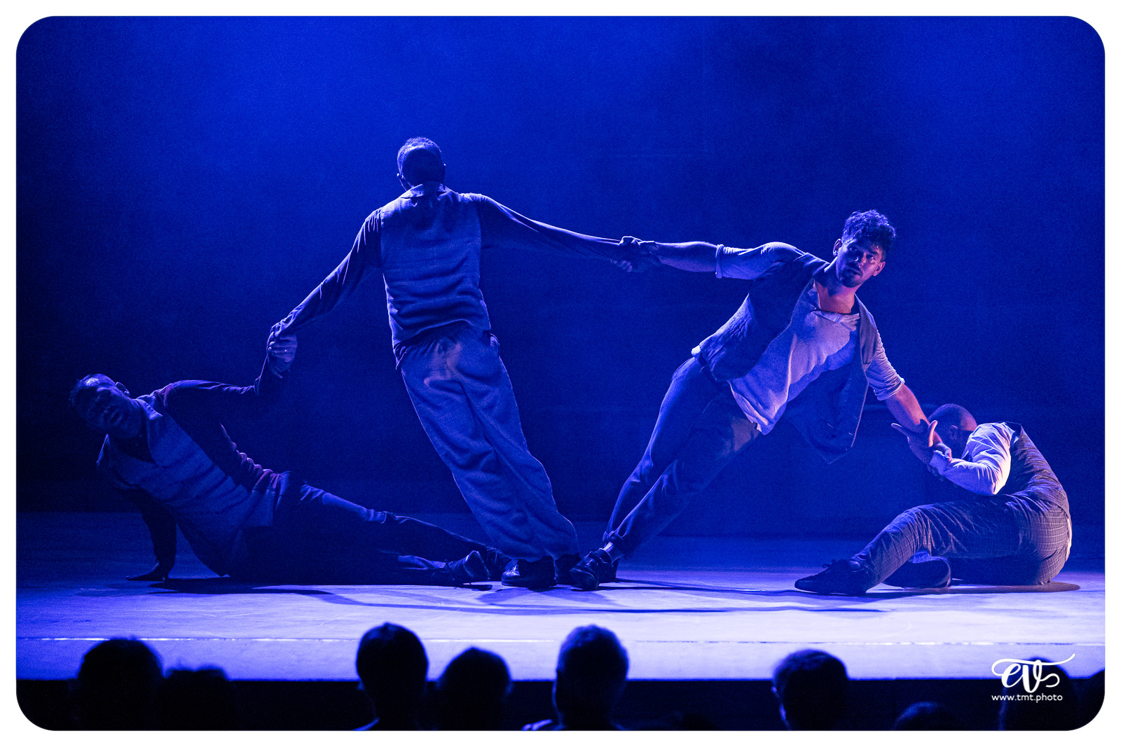 SUR LE FIL (CIE PYRAMID)